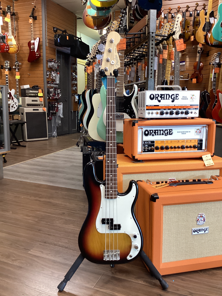 [USE-FENDER-PRECHW1] Basse électrique Fender Highway One 3-Tone Sunburst - Usagée